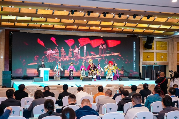 城市代表在活動現(xiàn)場做推介。江北區(qū)委宣傳部供圖