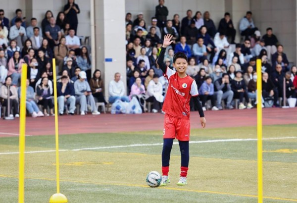 足球運(yùn)動(dòng)射門(mén)。啟誠(chéng)巴蜀小學(xué)校供圖