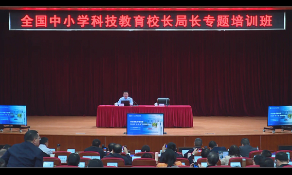 直播交流現(xiàn)場。西南大學(xué)附中供圖