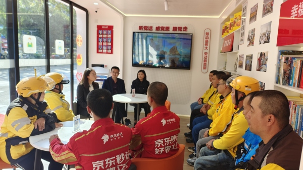 多部門聯(lián)合召懇談會，暢談如何為新就業(yè)群體提供更好的服務(wù)。荔枝街道供圖