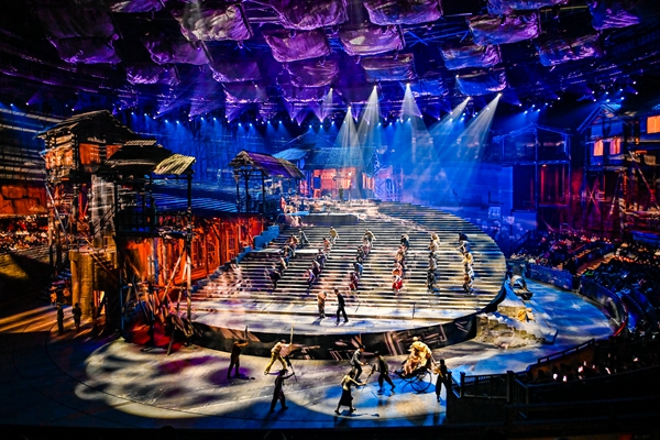 2024年12月22日，重慶1949大劇院，大型紅色舞臺劇《重慶·1949》以煥然一新的面貌再度登臺，1500名觀眾共同見證了這部作品的煥新亮相。記者 齊嵐森 攝