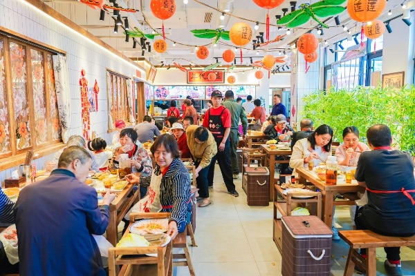 年白老火鍋。年白老火鍋供圖