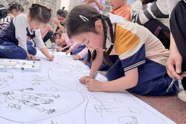 與家長共繪課程資源地圖。玉帶山幼教集團(tuán)供圖