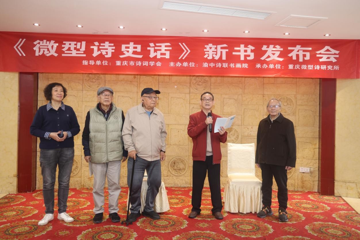 《微型史詩話》創(chuàng)作團隊。曾英豪攝