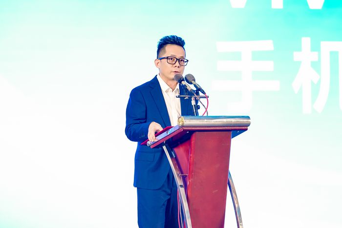 vivo品牌數(shù)字傳播部總經(jīng)理舒科介紹“vivo拍拍·新重慶”手機攝影大賽。 活動主辦方供圖