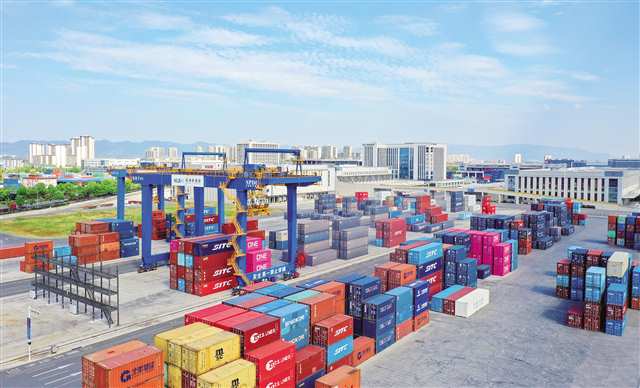 中國(guó)銀行重慶市分行助力西部陸海新通道建設(shè)“加速跑” 郭晉 攝/視覺(jué)重慶