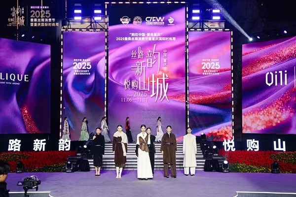 活動現(xiàn)場?；顒臃焦﹫D