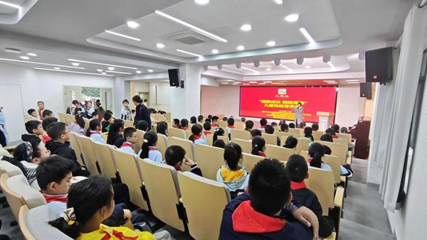 科學課堂樹立健康觀念。吳小霞攝