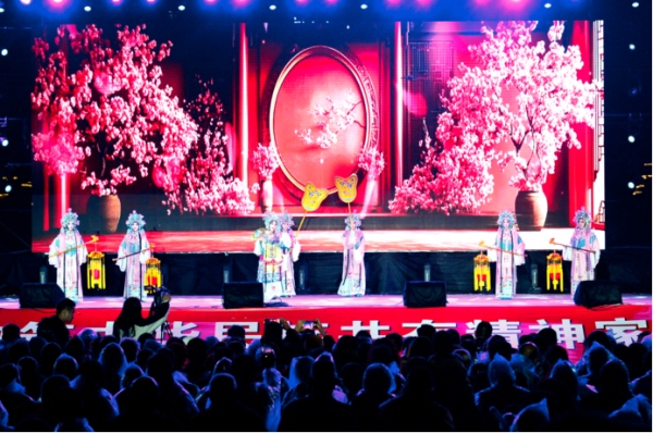 演出現(xiàn)場。魯詩勤攝