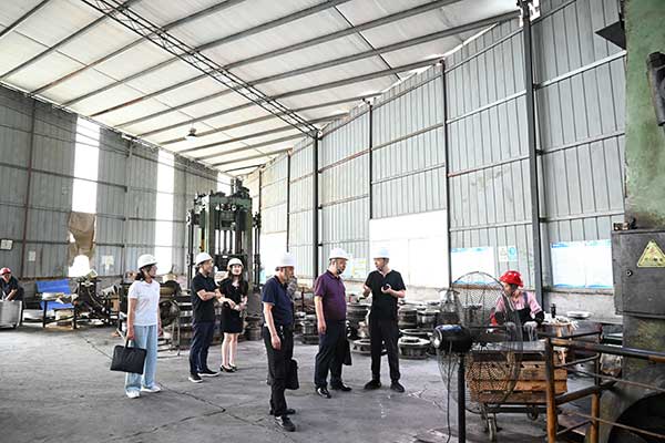 南川金融監(jiān)管支局走訪調(diào)研企業(yè)。重慶市委金融辦供圖