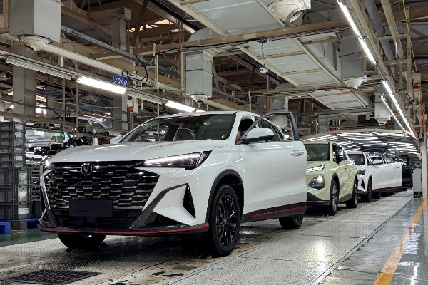 長(zhǎng)安汽車旗下重慶鈴耀總裝車間。長(zhǎng)安汽車供圖