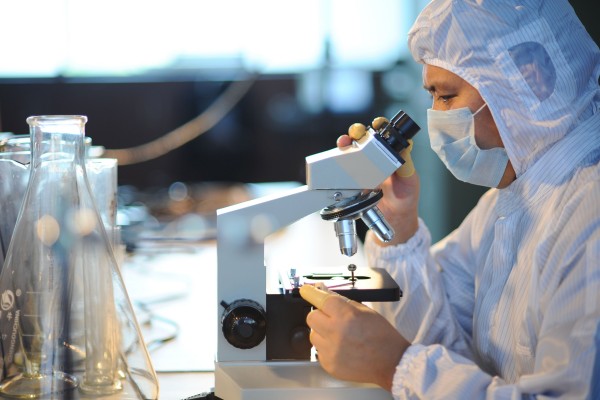 重慶農(nóng)商行支持“專精特新”名單內(nèi)企業(yè)——重慶金山科技（集團(tuán)）有限公司發(fā)展，圖為該公司生產(chǎn)車間一角。重慶農(nóng)商行供圖