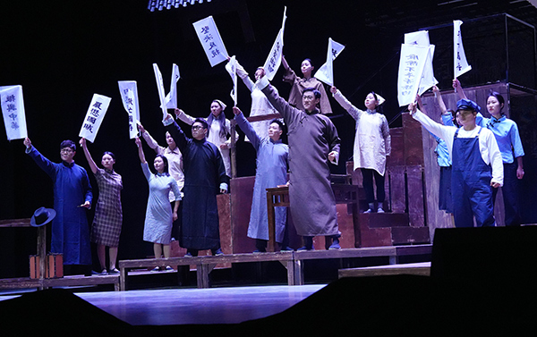 主題話劇《笙簫泣血紅旗揚(yáng)》首演現(xiàn)場(chǎng)。盧先慶攝
