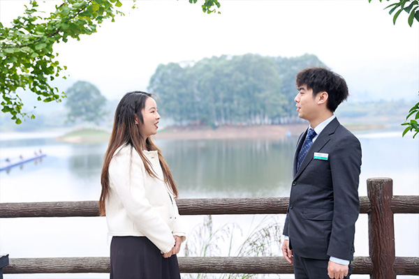 農(nóng)行工作人員實地調(diào)研。向詩佳攝