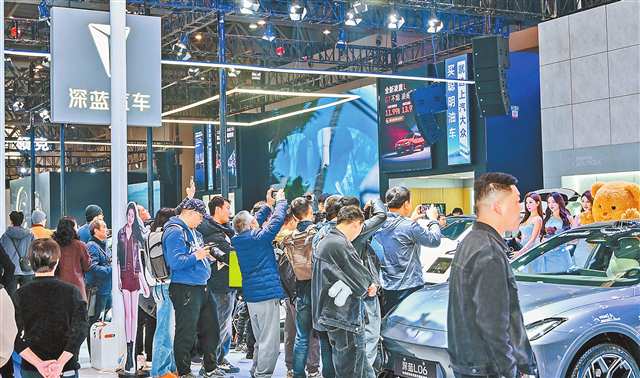 11月21日，2025第十六屆重慶汽車消費節(jié)暨第六屆重慶房車生活節(jié)在重慶國際博覽中心開幕。（活動組委會供圖）