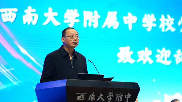 西南大學(xué)附中黨委書記歐健。學(xué)校供圖