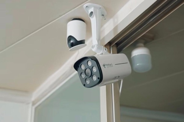 “互聯(lián)網(wǎng)+明廚亮灶+AI”智慧監(jiān)管系統(tǒng)。重慶電信供圖