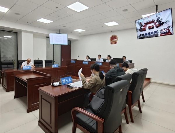 南川區(qū)司法局舉行工傷糾紛案行政復議聽證會。重慶市司法局供圖