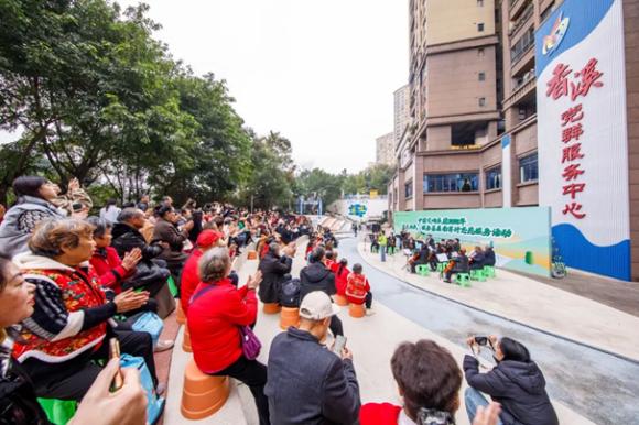 中國(guó)交響樂(lè)團(tuán)在南岸開展“藝術(shù)為民”服務(wù)基層活動(dòng)。崔景印攝