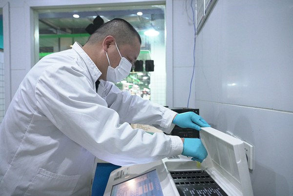 農(nóng)藥殘留檢驗(yàn)。重慶市供銷合作社供圖