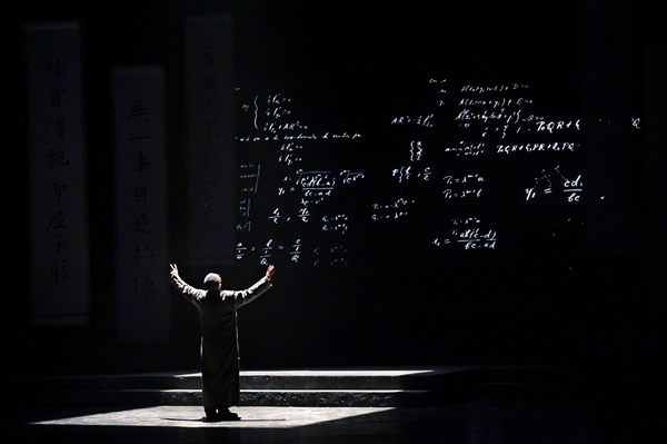 11月27日，話劇《何魯》在國家大劇院演出。冉偉攝