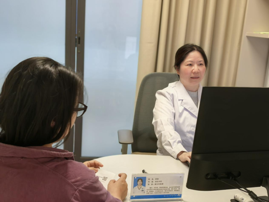 李麗副主任在乙肝臨床治愈門診出診