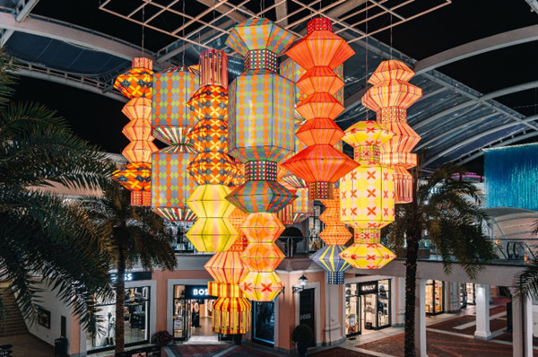 幾何吉燈·流光映祥大型燈籠裝置。重慶佛羅倫薩小鎮(zhèn)供圖
