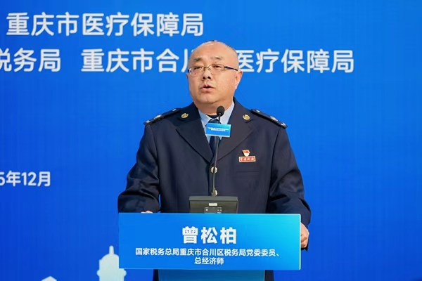 稅務(wù)“宣講人”介紹城鄉(xiāng)居民醫(yī)保征繳政策。夏國(guó)燕攝